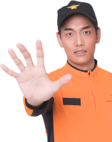 제지하는 소방관