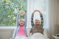 기지개를 켜는 노인