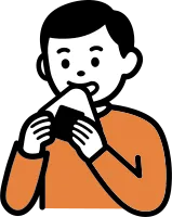 주먹밥 먹는 모습