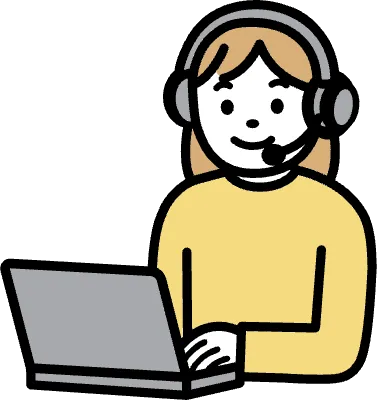 헤드셋을 쓰고 컴퓨터를 하고 있는 모습