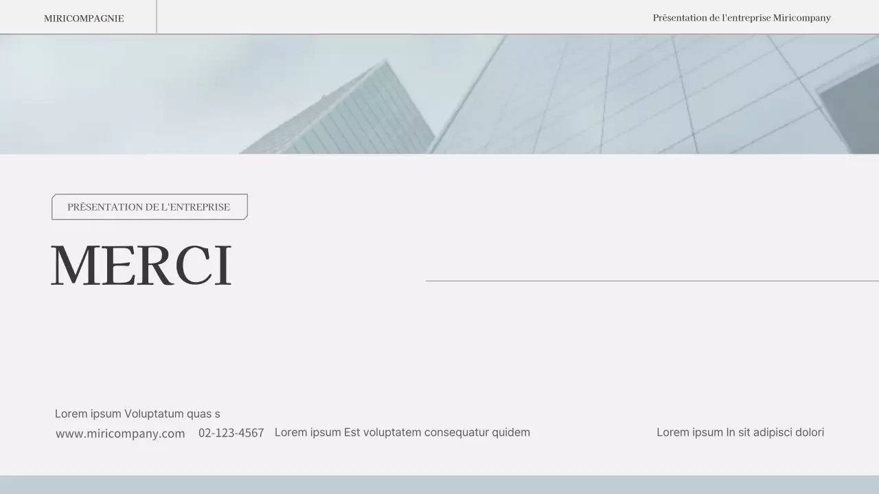 Un rapport d'activité simple et émotionnel en bleu clair et blanc