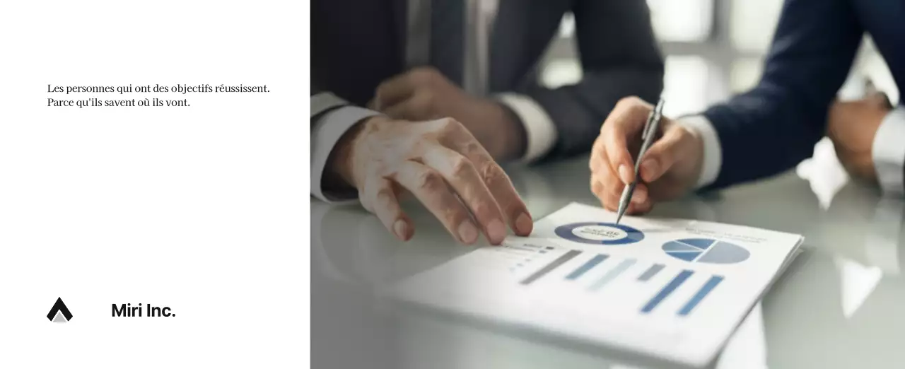 Un calendrier d'entreprise simple en gris