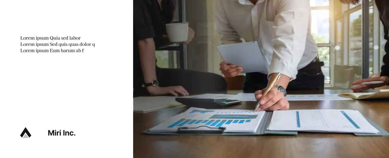 Un calendrier d'entreprise simple en gris