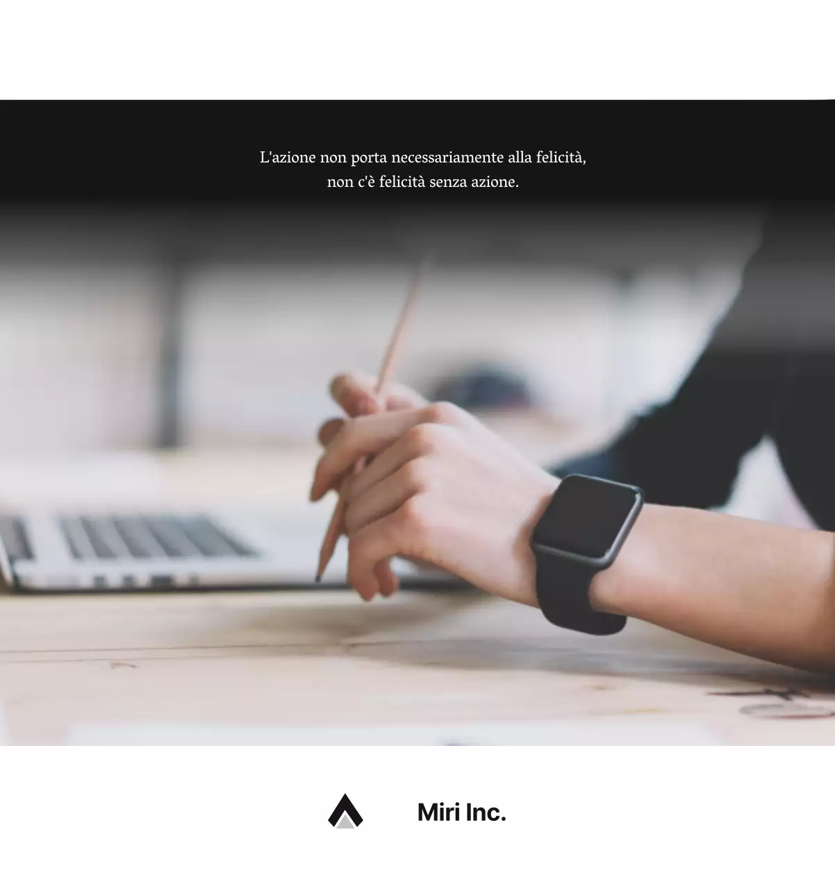 Un semplice calendario aziendale in grigio