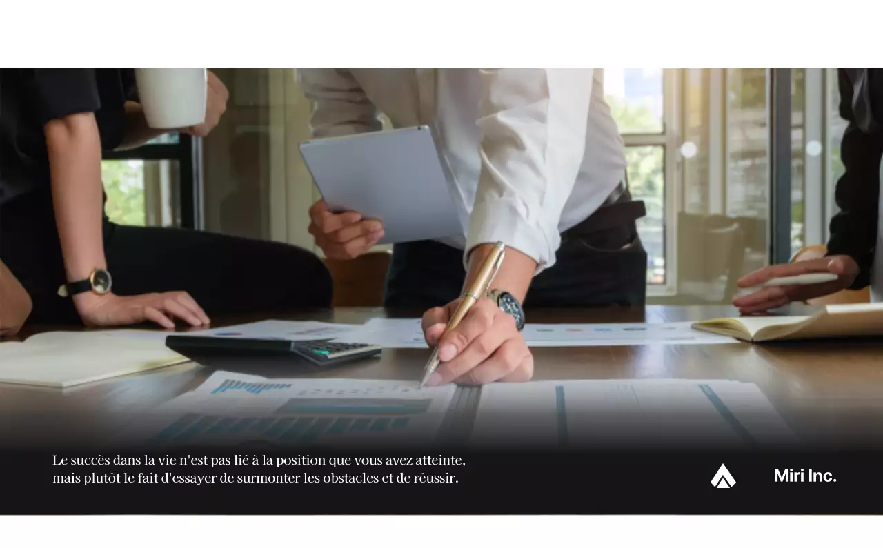 Un calendrier d'entreprise simple en gris