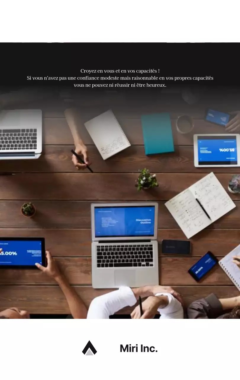 Un calendrier d'entreprise simple en gris