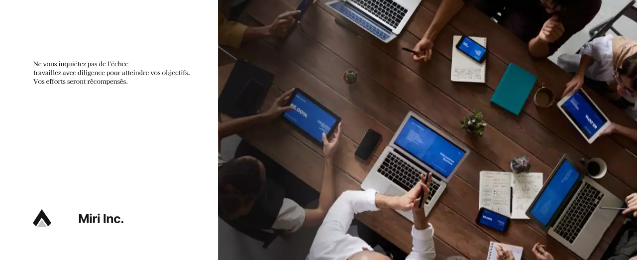 Un calendrier d'entreprise simple en gris