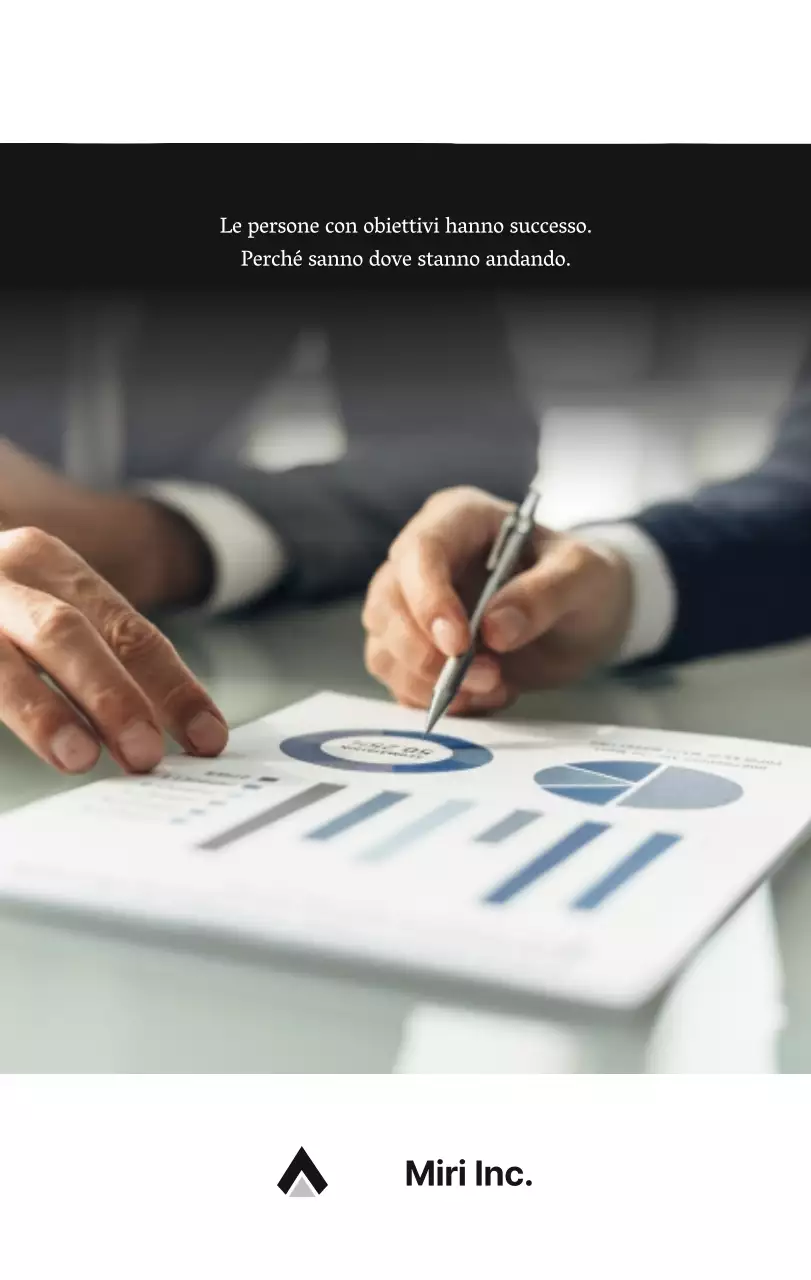 Un semplice calendario aziendale in grigio