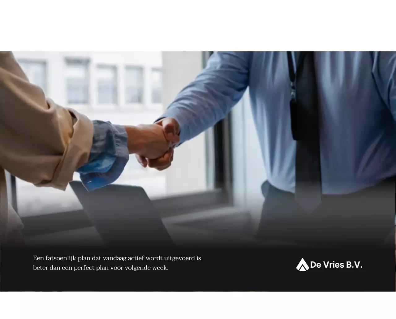 Een eenvoudige bedrijfskalender in grijs