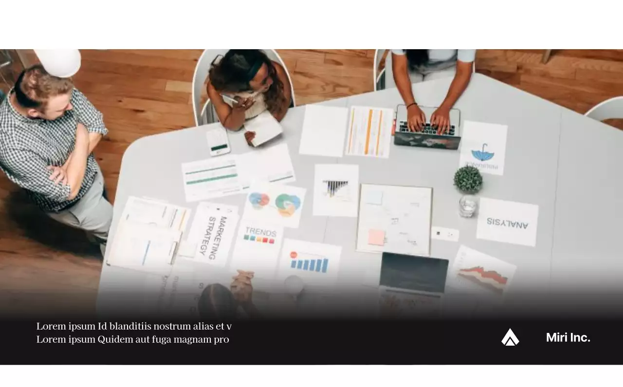 Un calendrier d'entreprise simple en gris