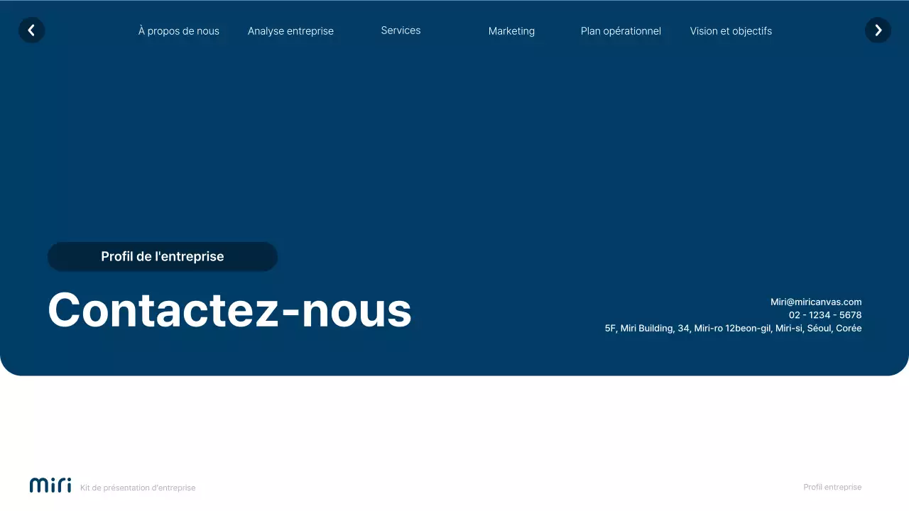 Site web simple, blanc et bleu marine, profil de l'entreprise