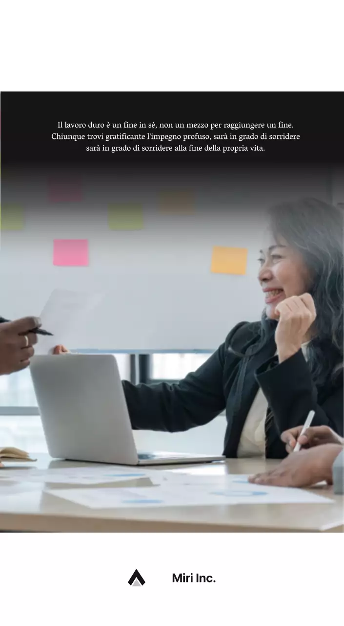 Un semplice calendario aziendale in grigio