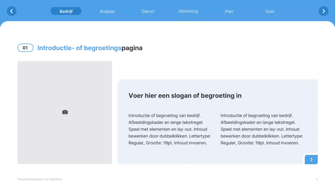 Eenvoudige witte en lichtblauwe website bedrijfsprofiel