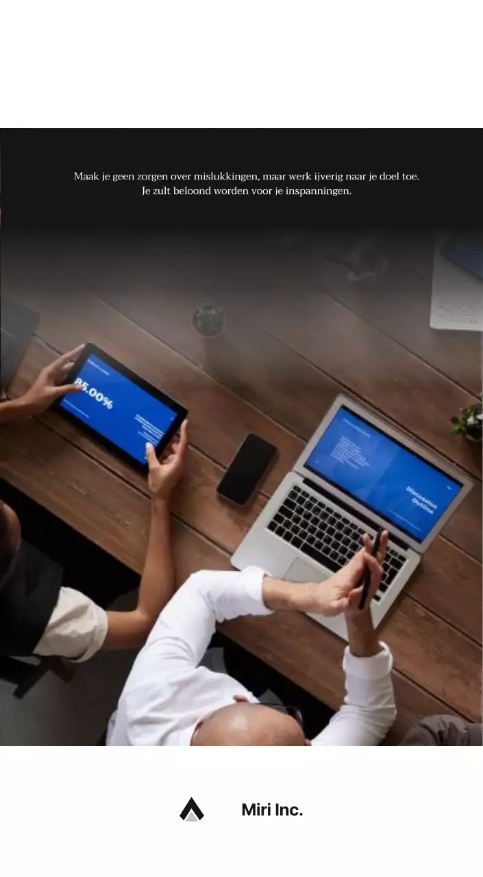 Een eenvoudige bedrijfskalender in grijs