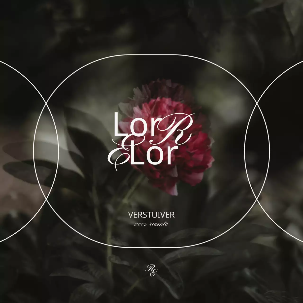 Een luxe verstuiver met vintage bloemenafbeeldingen in gedempte kleuren om producten onder de aandacht te brengen