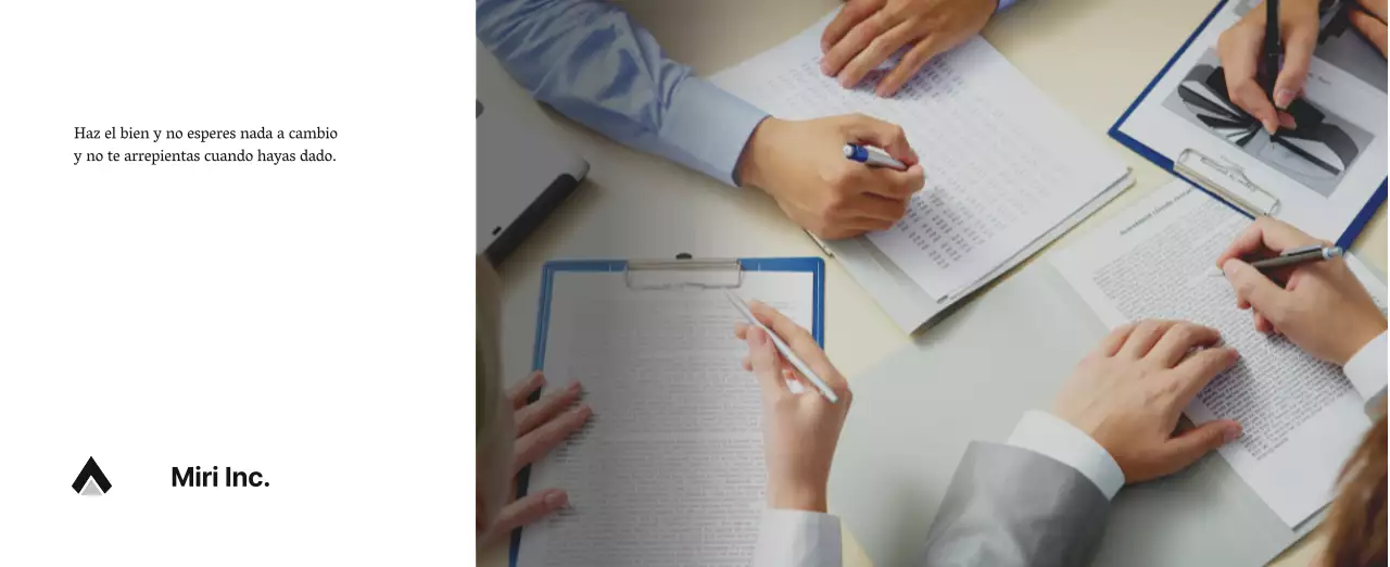 Un sencillo calendario corporativo en gris