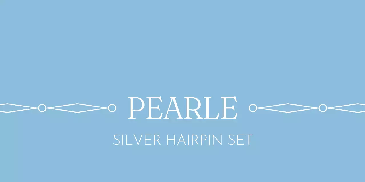 하늘색의 쥬얼리 브랜드 제품 헤더택