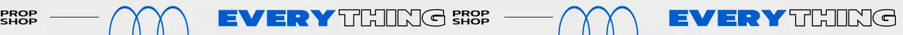파란색과 검정색의 선과 도형으로 포인트를 준 소품샵 용