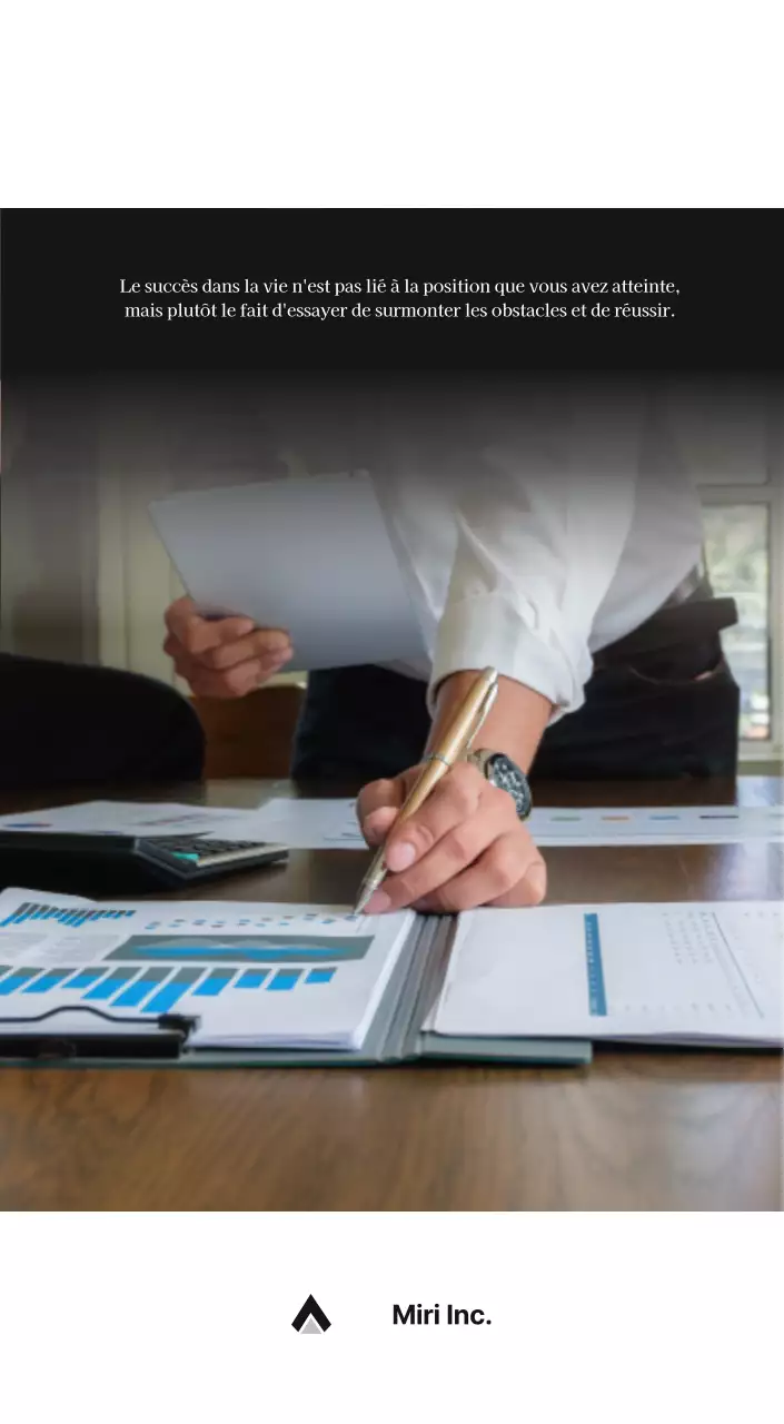 Un calendrier d'entreprise simple en gris