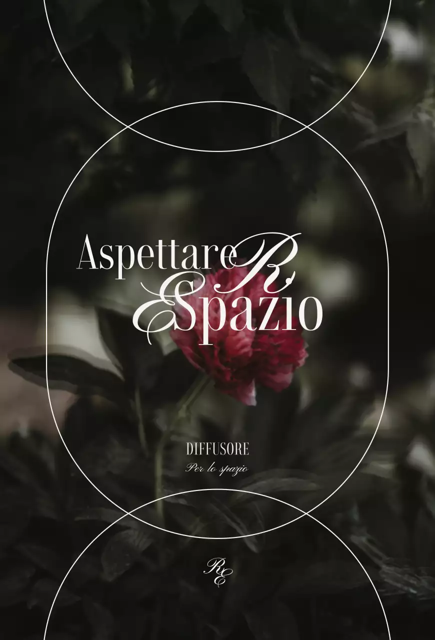 Un diffusore di lusso con immagini floreali vintage in colori tenui per mostrare i prodotti.