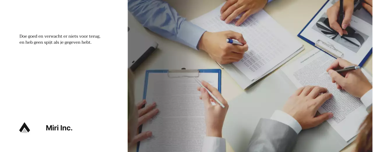 Een eenvoudige bedrijfskalender in grijs