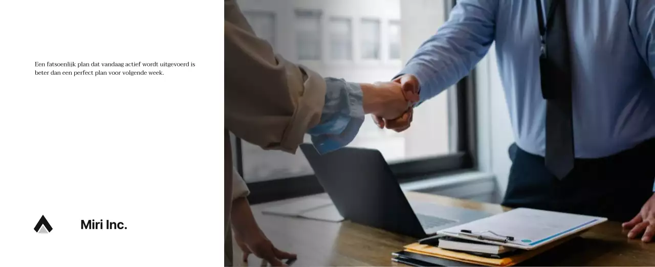 Een eenvoudige bedrijfskalender in grijs