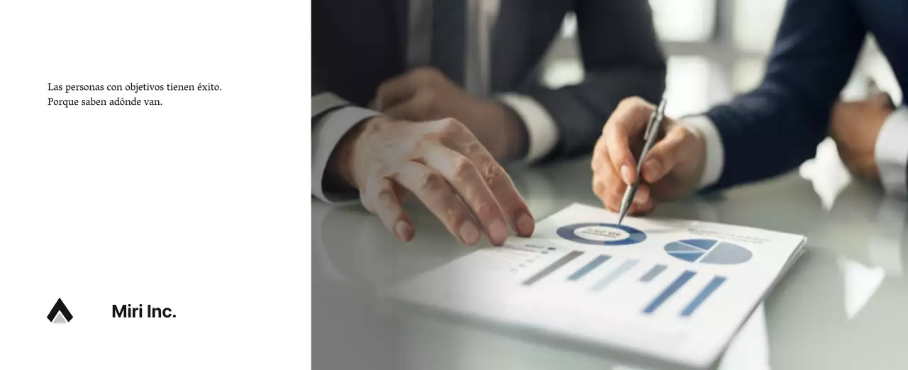 Un sencillo calendario corporativo en gris