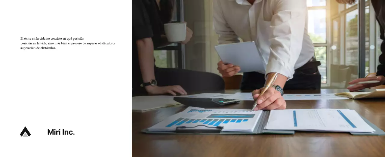 Un sencillo calendario corporativo en gris