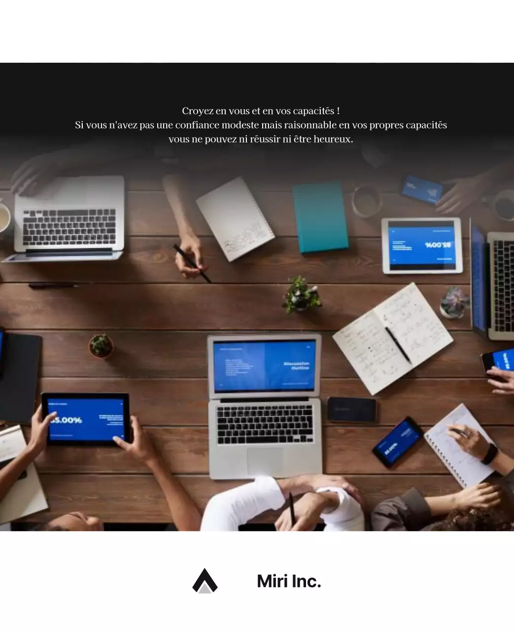 Un calendrier d'entreprise simple en gris