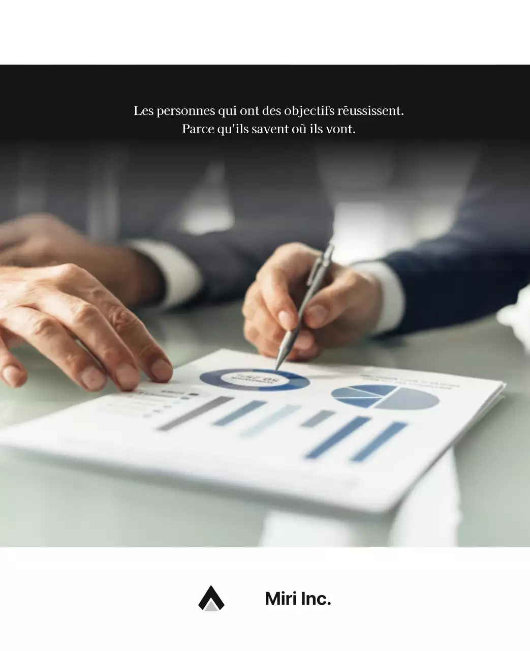 Un calendrier d'entreprise simple en gris