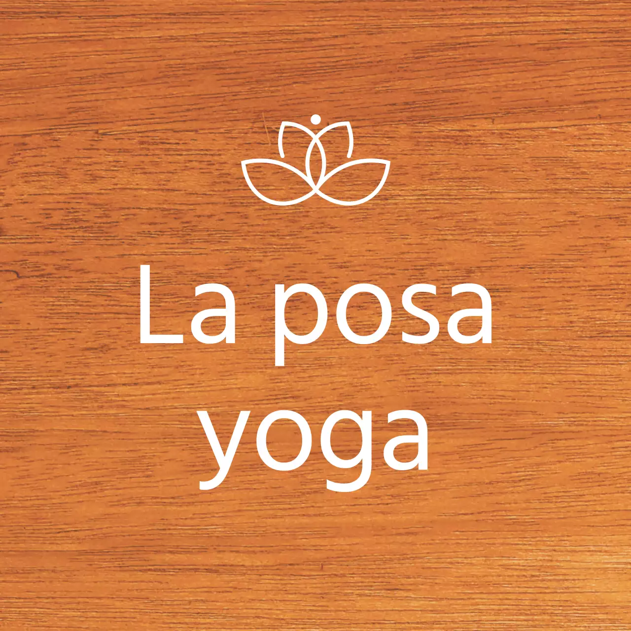 Una semplice targa in legno con un testo sulla scuola di yoga e un'illustrazione del logo.