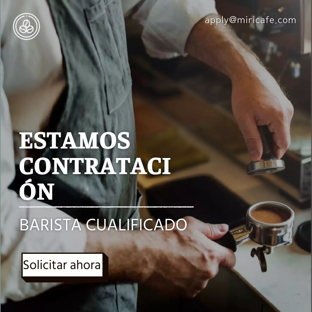 Anuncio de empleo de barista con foto de fondo oscuro V1