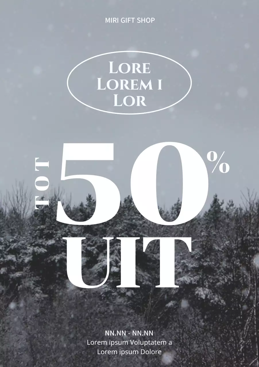 Winter uitverkoopposter met een grote korting op een besneeuwde boomachtergrond