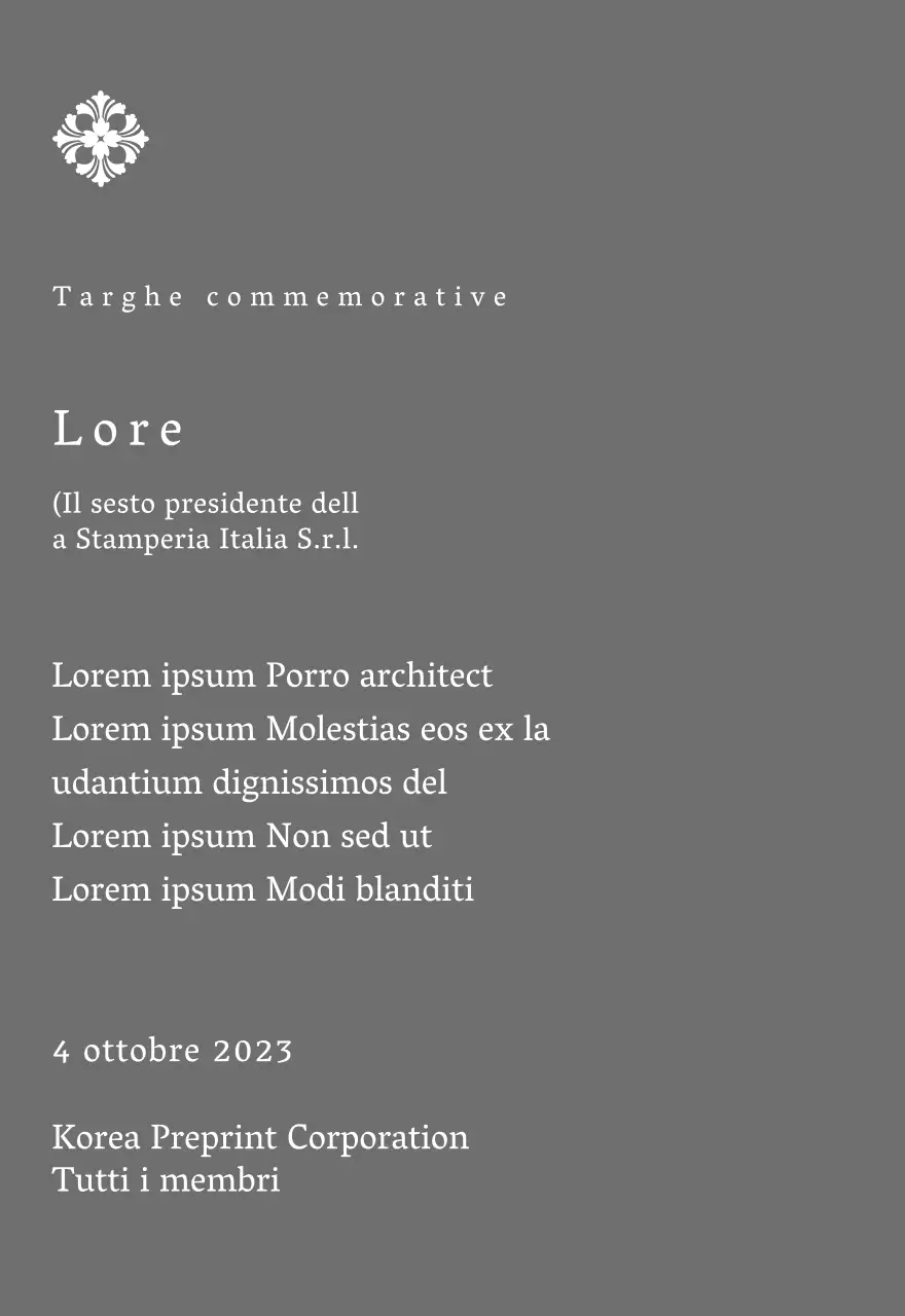 Una targa di commissione dall'aspetto regale con decorazioni elaborate