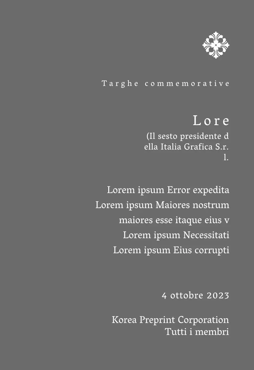 Una targa di commissione dall'aspetto regale con decorazioni elaborate