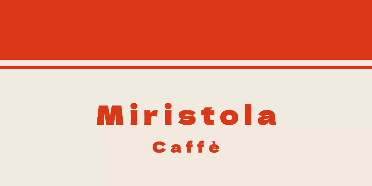 Una puntina in erica da caffetteria con un simpatico personaggio in rosso