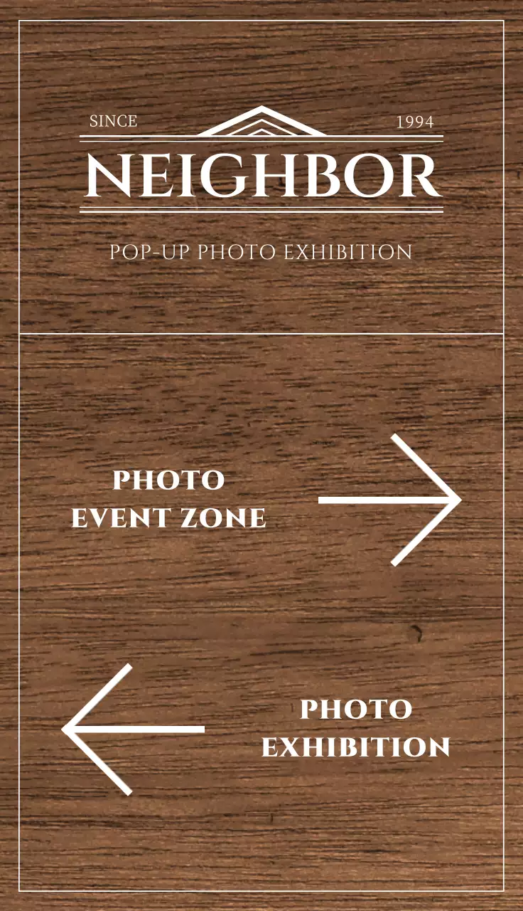 Papan petunjuk arah pameran fotografi pop-up perusahaan sosial berwarna putih