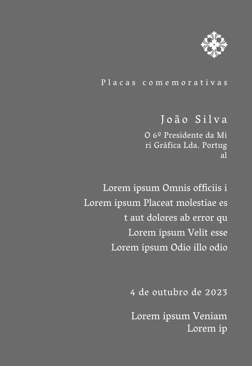 Uma placa de comissionamento de aspeto régio com uma decoração elaborada