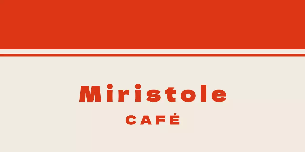 Um taco de urze de merchandise de café com uma personagem bonita em vermelho