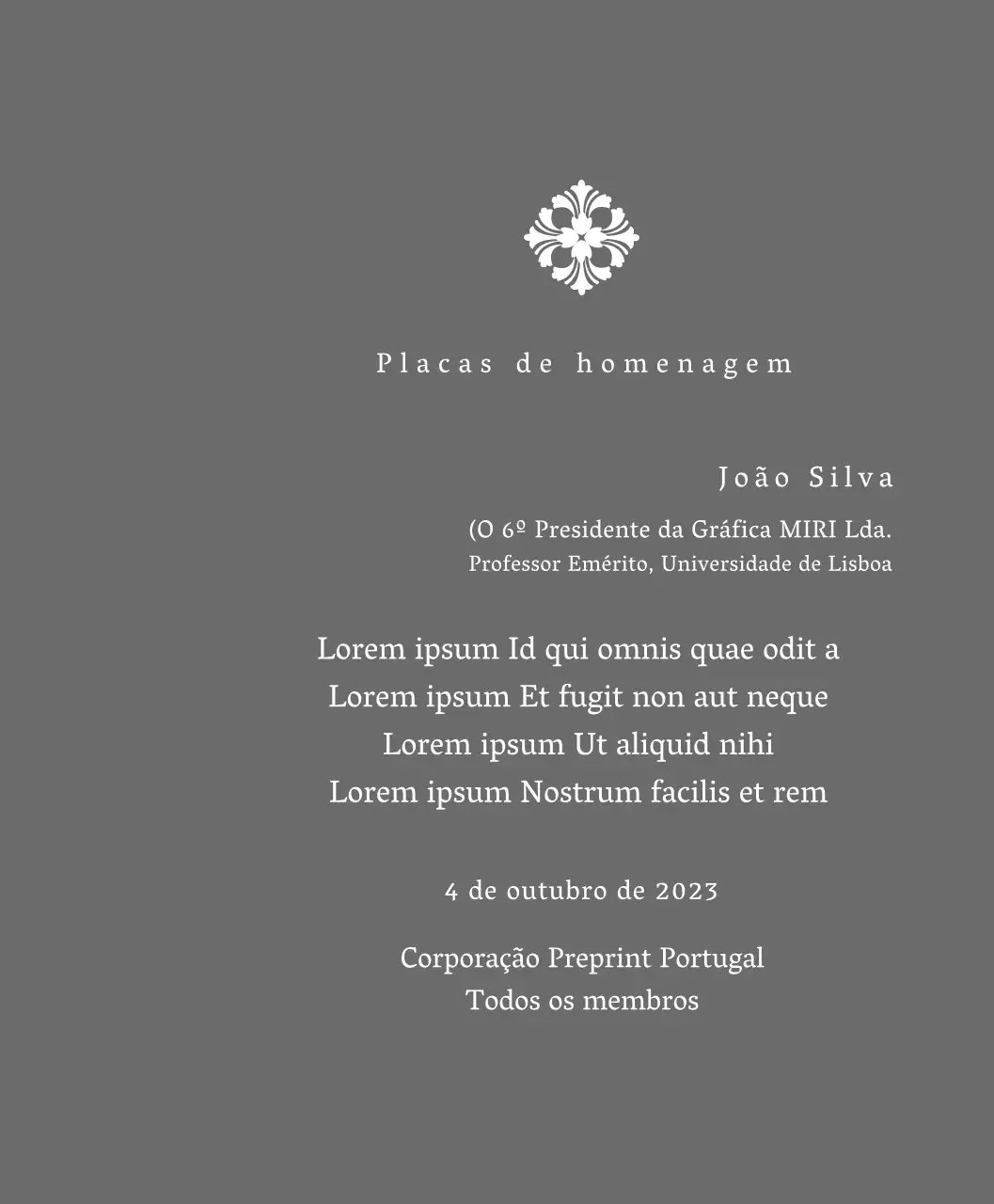 Uma placa de comissionamento de aspeto régio com uma decoração elaborada