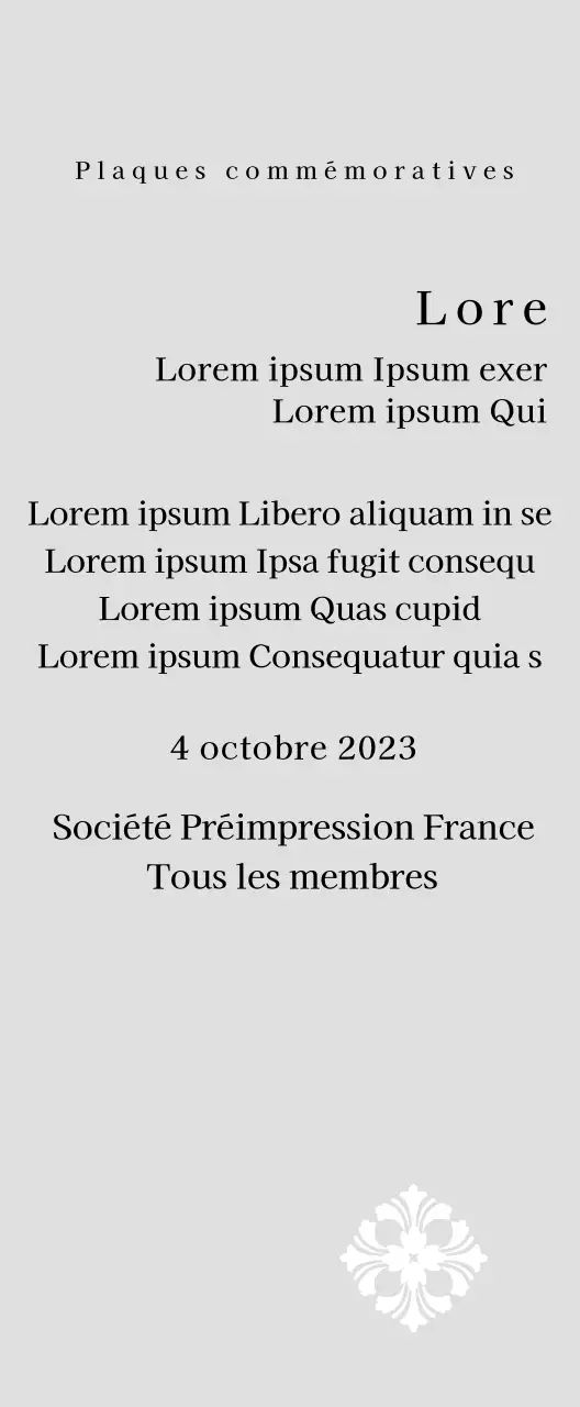 Une plaque de mise en service d'allure royale avec une décoration élaborée