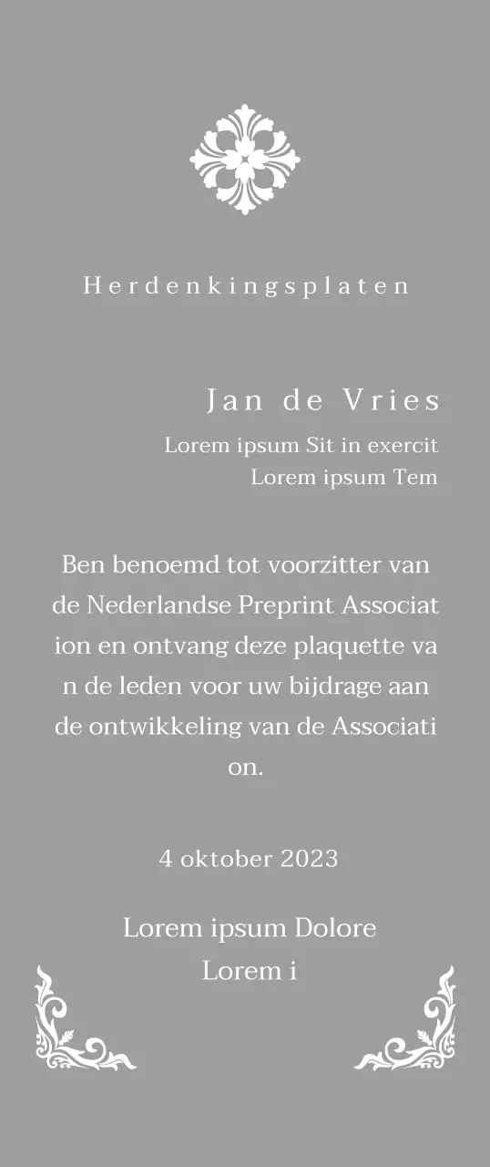 Een vorstelijk uitziende plaquette met uitgebreide decoratie