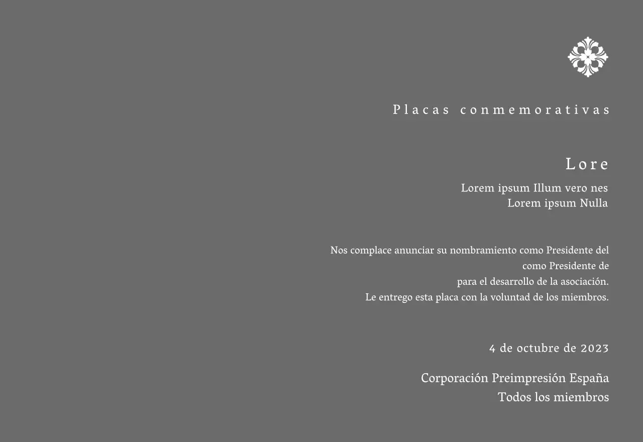 Una placa de encargo de aspecto regio con una elaborada decoración