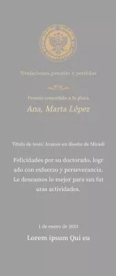 Lujosa placa de titulación con el logotipo de la escuela y adornos dorados