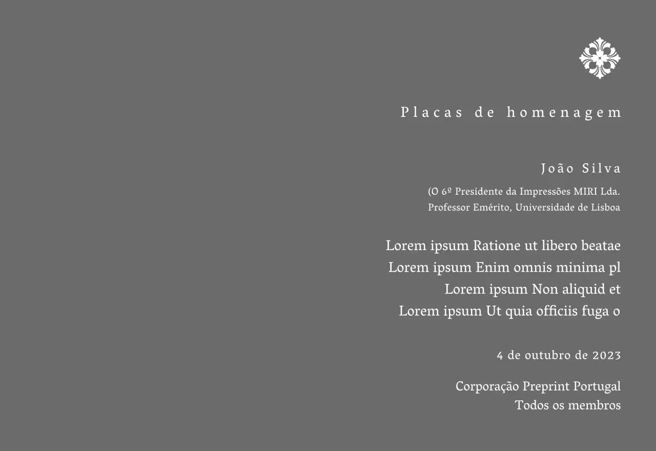 Uma placa de comissionamento de aspeto régio com uma decoração elaborada