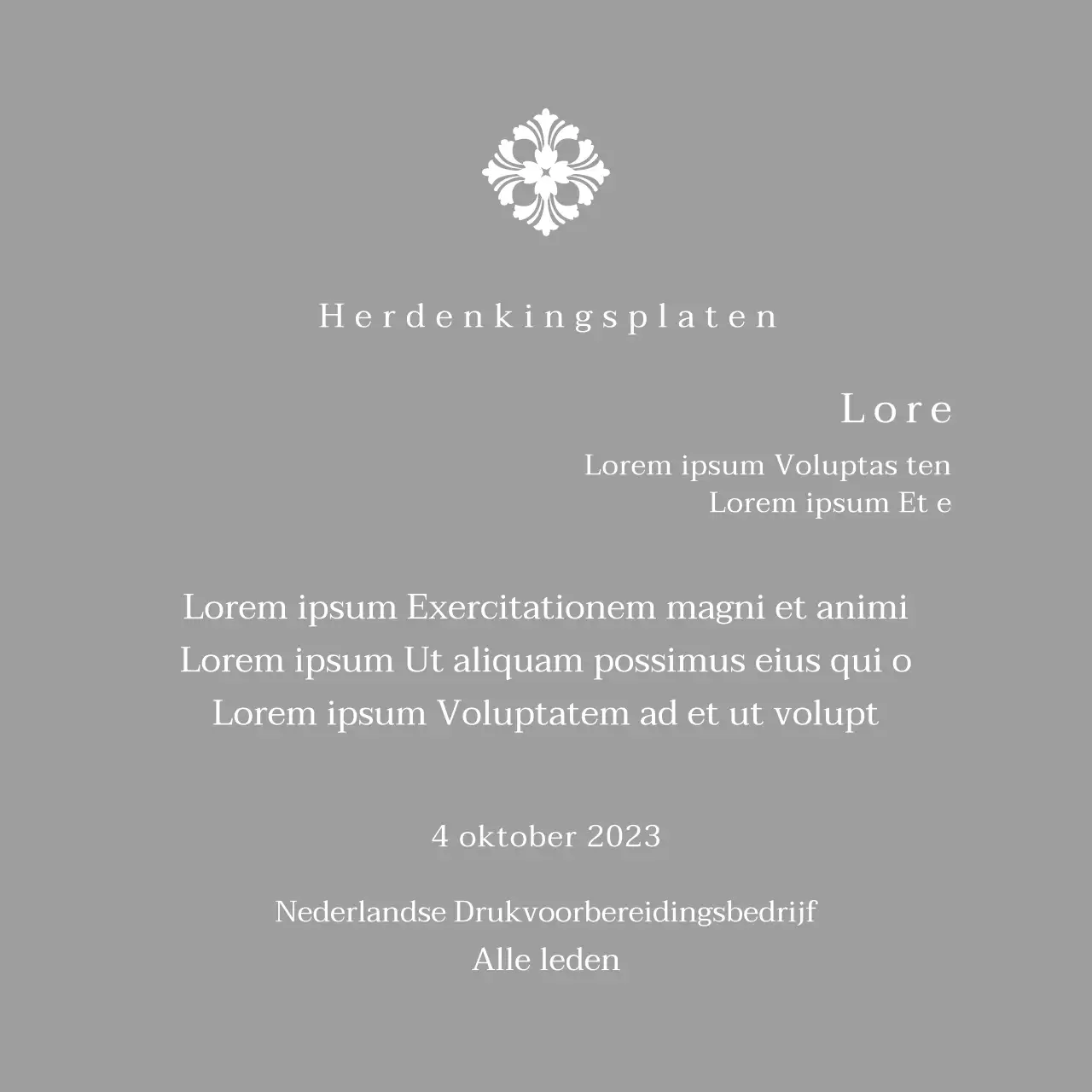 Een vorstelijk uitziende plaquette met uitgebreide decoratie