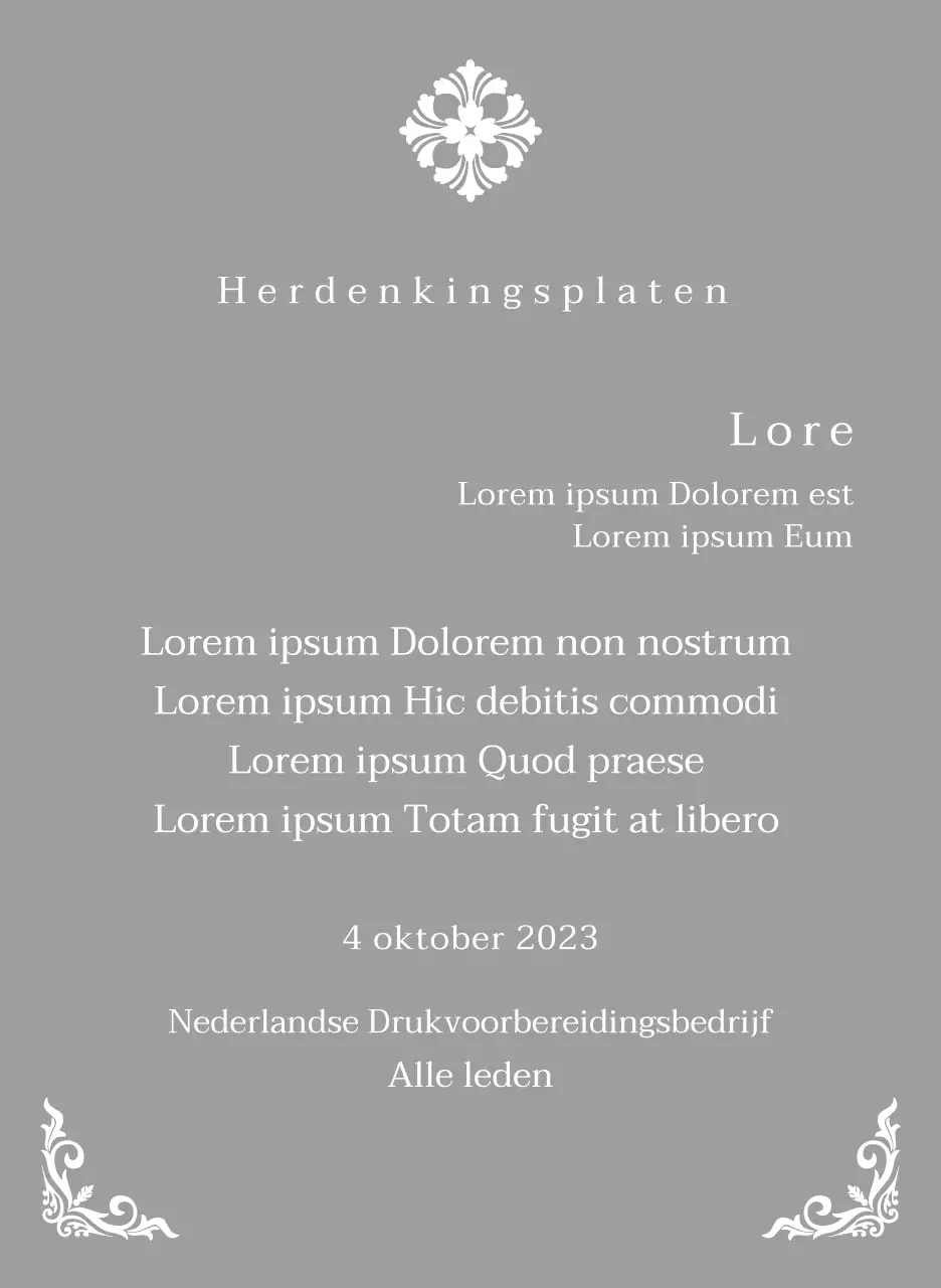 Een vorstelijk uitziende plaquette met uitgebreide decoratie