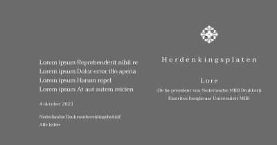 Een vorstelijk uitziende plaquette met uitgebreide decoratie