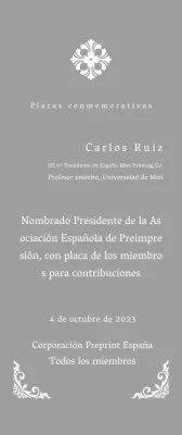 Una placa de encargo de aspecto regio con una elaborada decoración