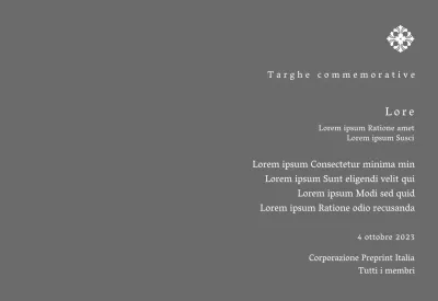 Una targa di commissione dall'aspetto regale con decorazioni elaborate